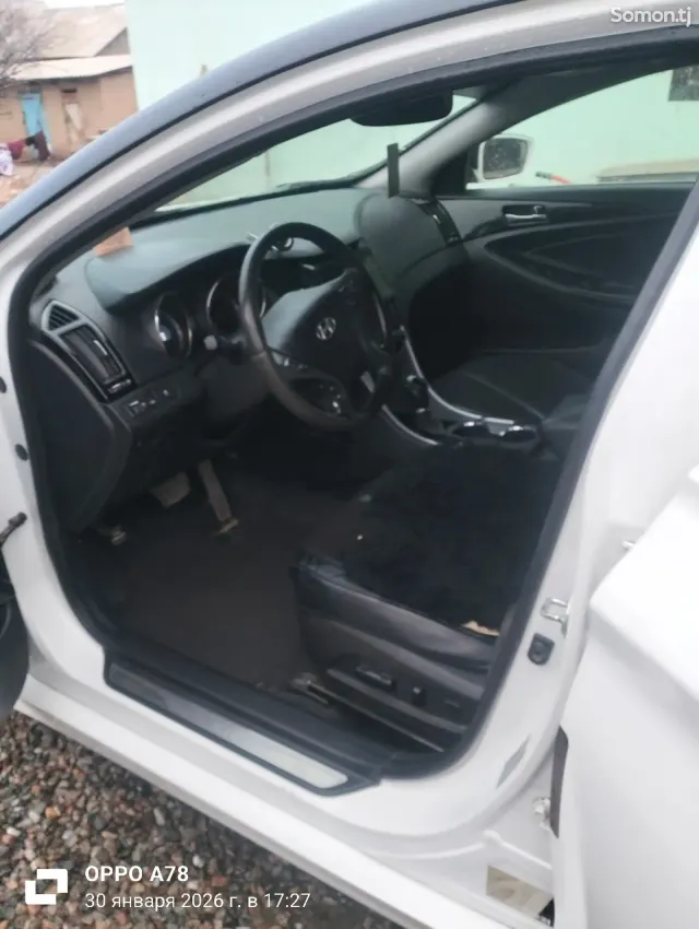 Hyundai Sonata 2012 · 2.4 AT