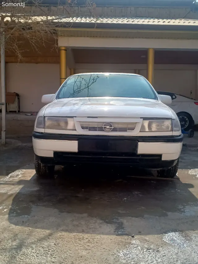 Opel Vectra A 1992 · 1.6 MT