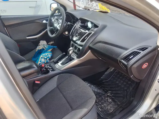 Ford Focus 2013 · 1.6 AT