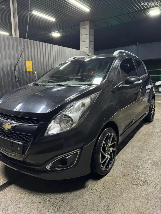 Chevrolet Spark 2015 · 1.0 AT