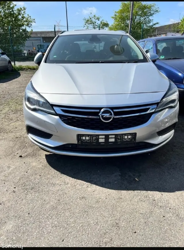 Opel Astra K 2016 · 1.6 AT
