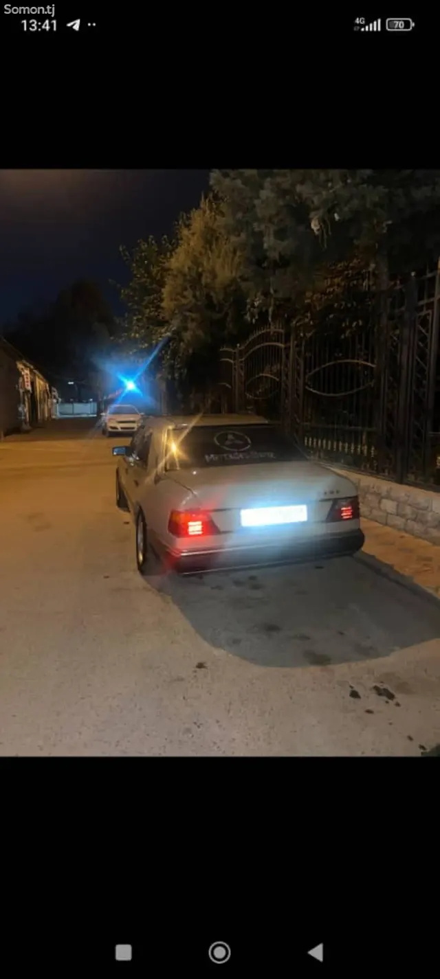 Mercedes-Benz W124 1993 · 2.5 AT