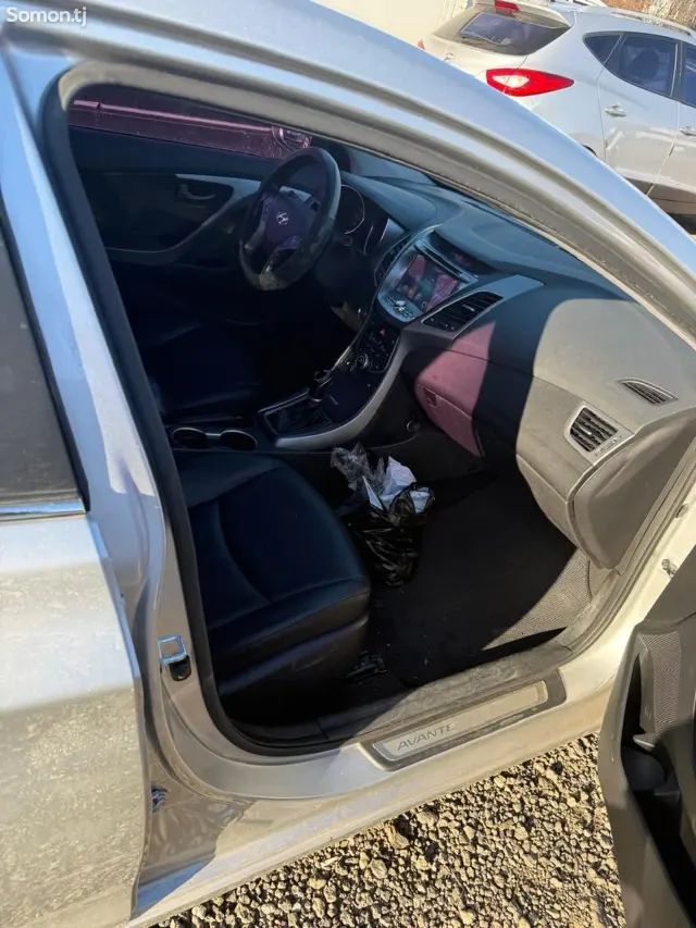 Hyundai Avante 2015 · 1.6 AT