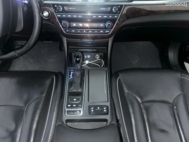 Hyundai Aslan 2015 · 3.0 AT