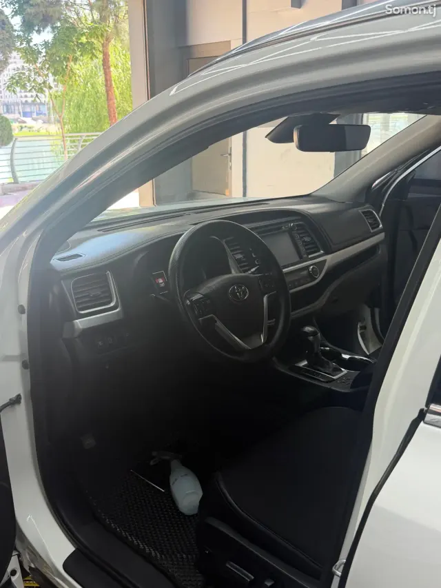 Toyota Highlander 2017 · 3.5 AT