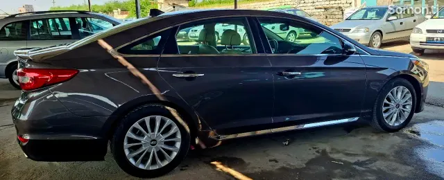 Hyundai Sonata 2014 · 2.4 AT
