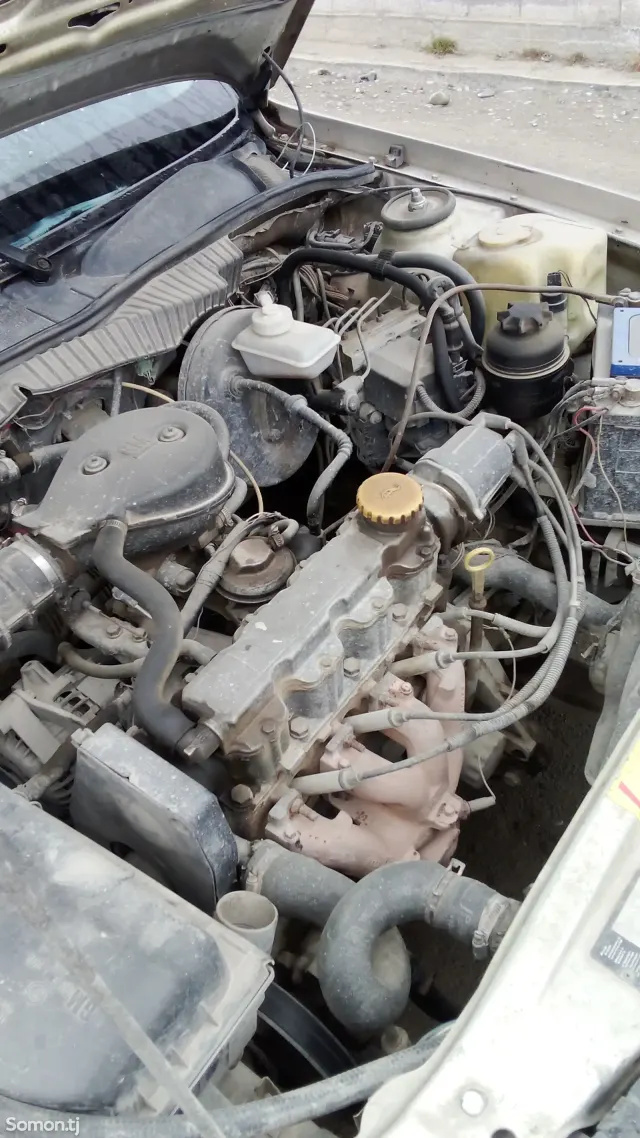 Opel Vectra A 1993 · 1.6 MT