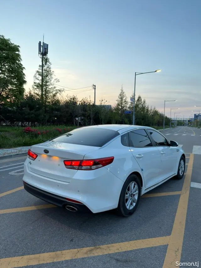 Kia K5 2016 · 2.0 AT