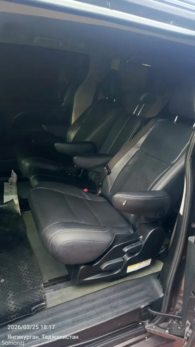 Toyota Sienna 2015 · 3.5 AT
