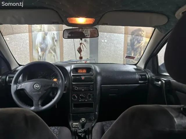 Opel Astra G 1999 · 1.6 MT