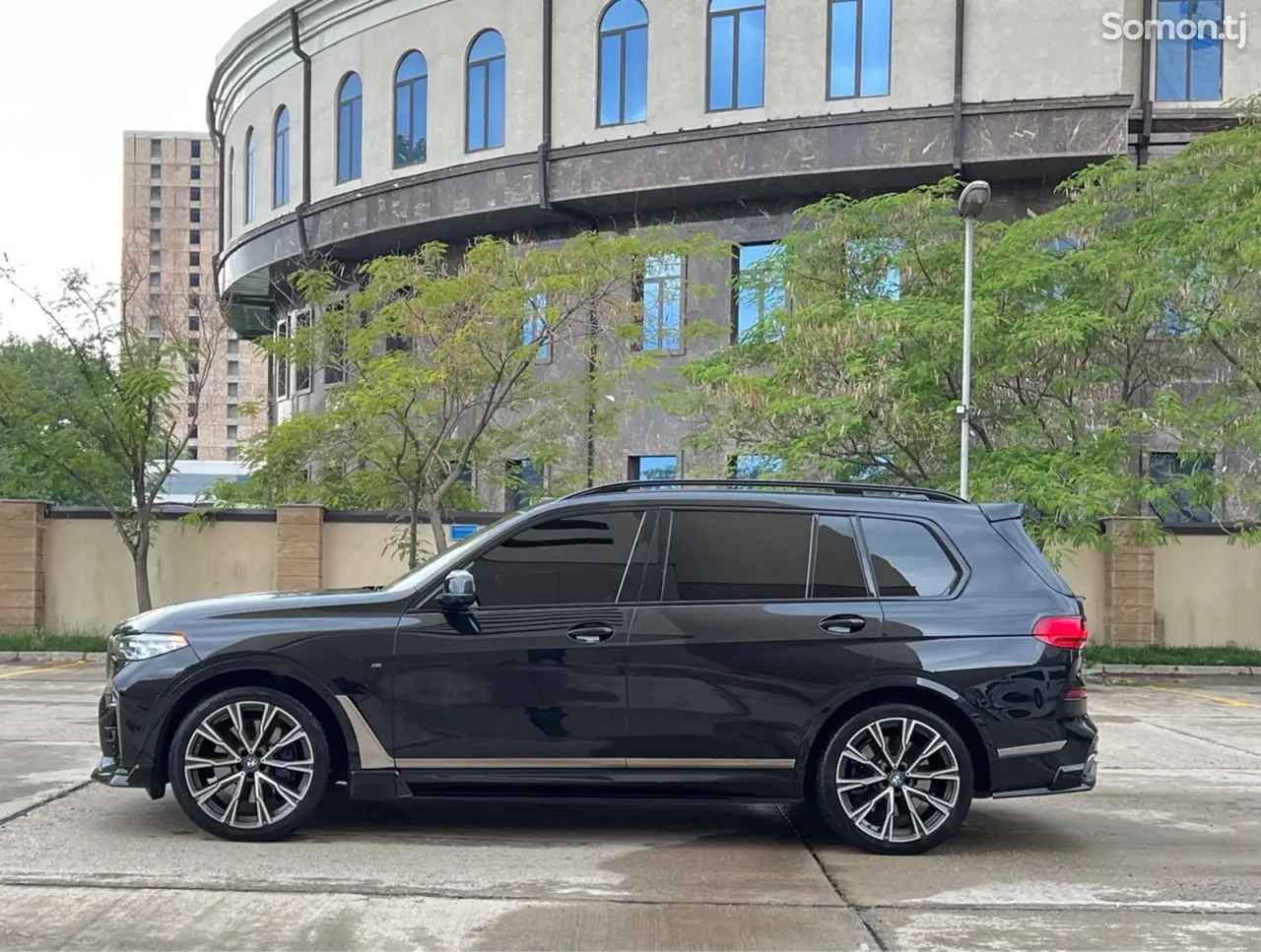 BMW X7 2021 · 4.4 AT