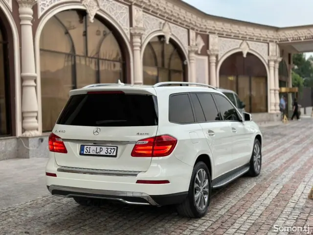 Mercedes-Benz GL class 2013 · 4.5 AT