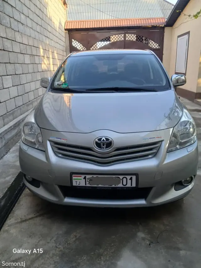 Toyota Verso 2012 · 1.8 MT