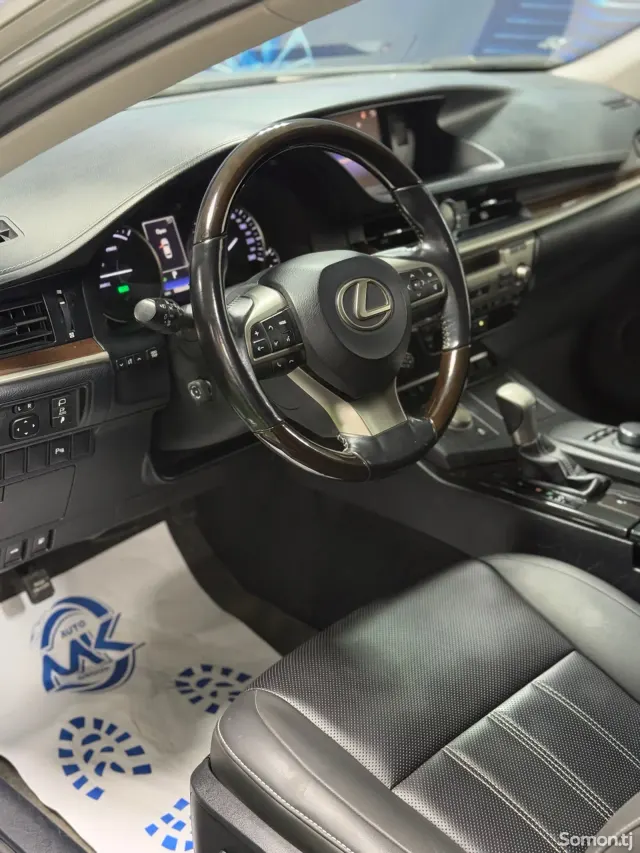 Lexus ES series 2016 · 2.5 AT