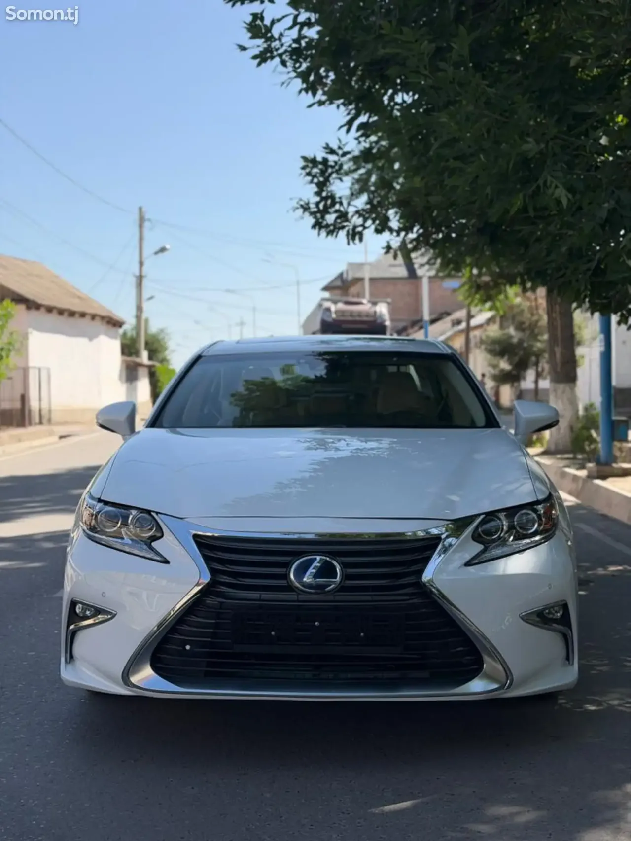 Lexus ES series 2018 · 2.5 AT