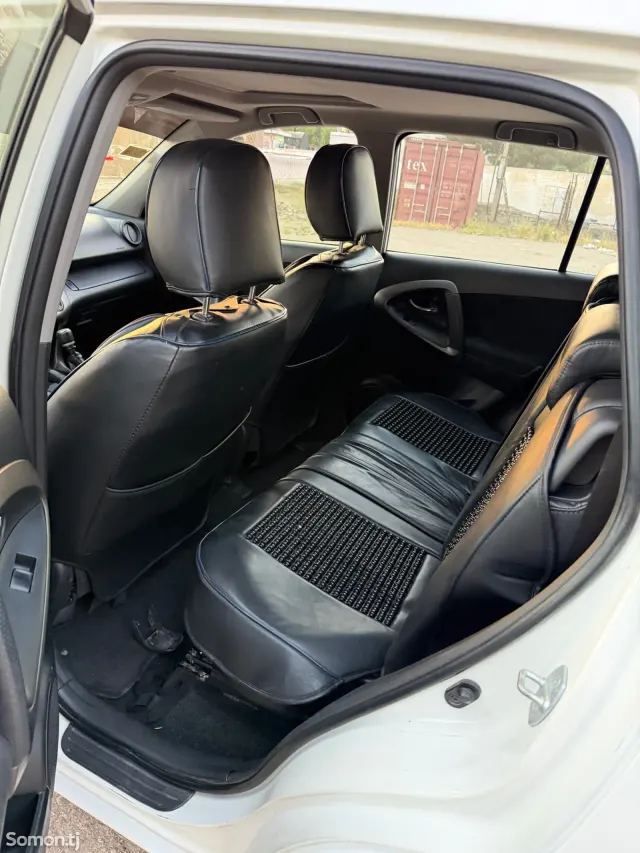 Toyota RAV 4 2012 · 2.0 MT