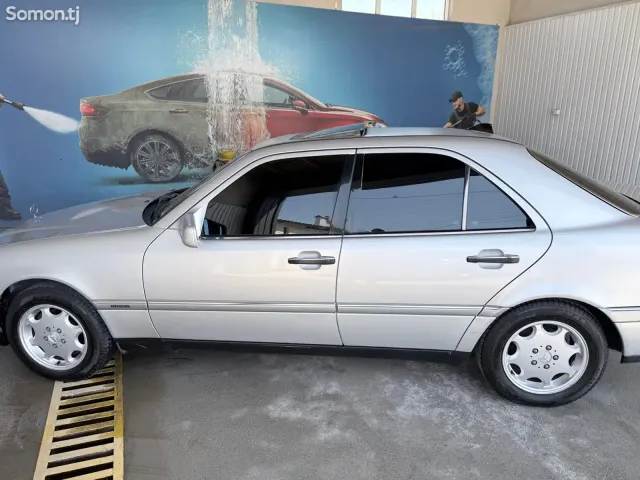Mercedes-Benz C class 1995 · 1.8 MT