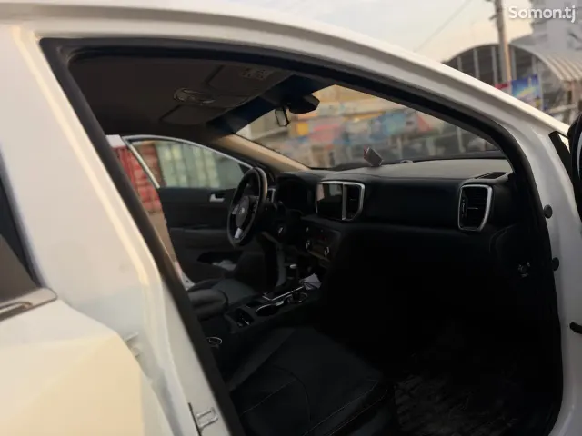 Kia Sportage 2018 · 2.0 AT