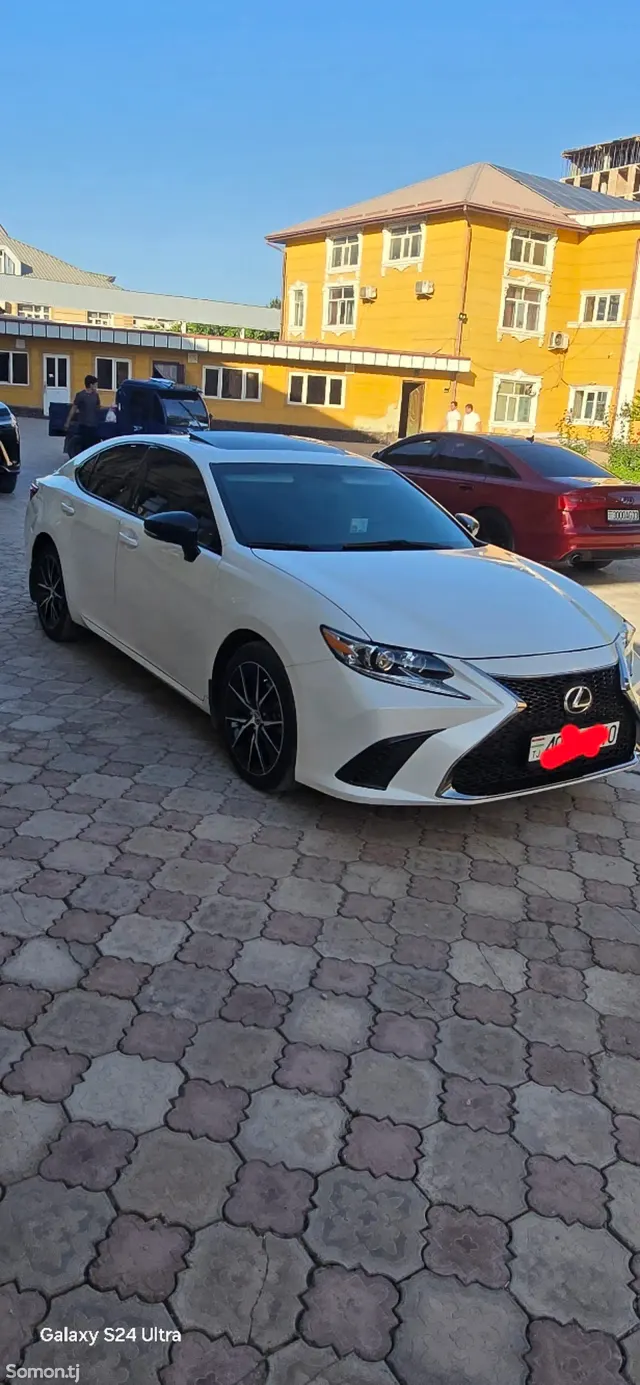 Lexus ES series 2014 · 3.5 AT