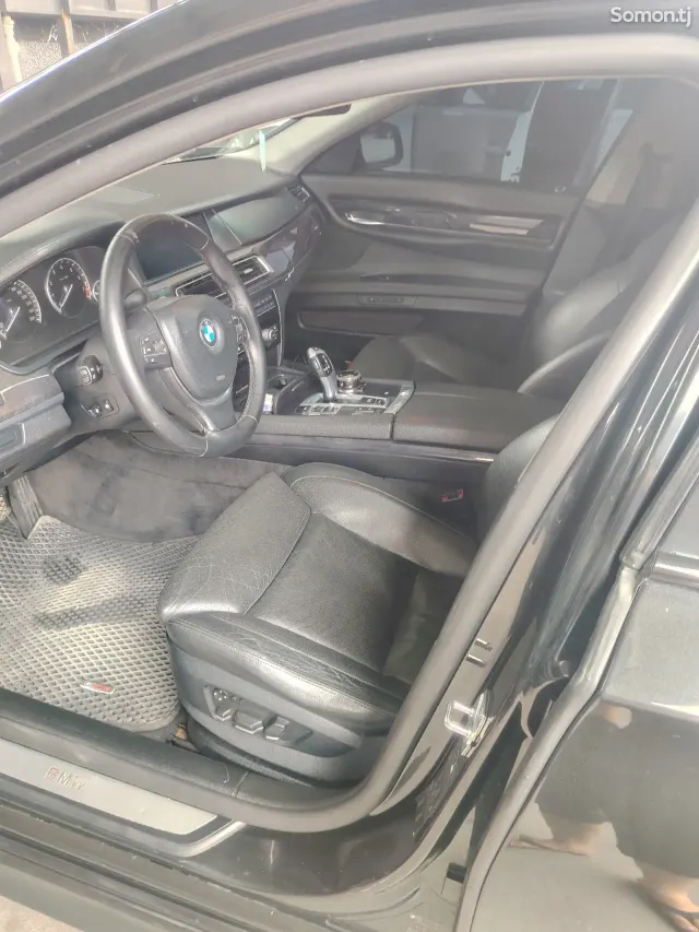 BMW 7 series 2012 · 4.4 AT