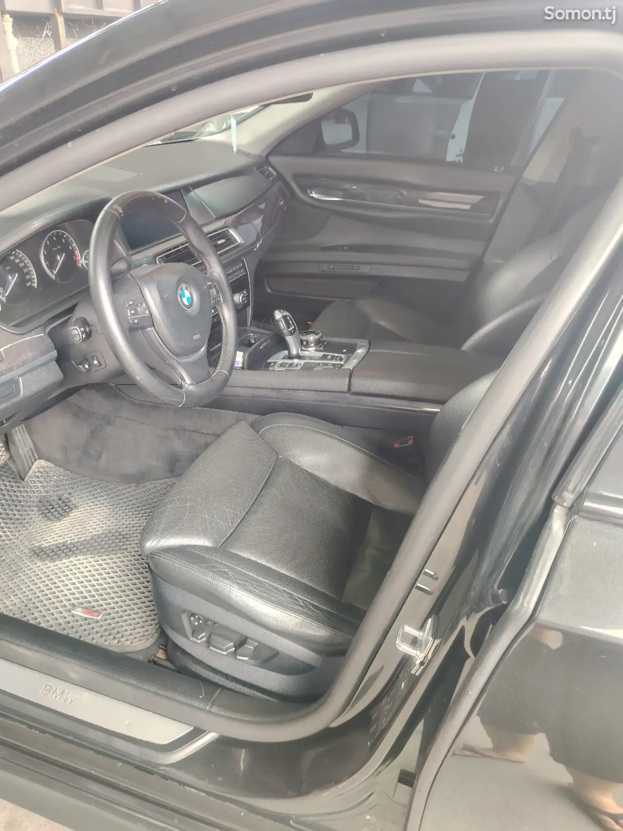 BMW 7 series 2012 · 4.4 AT