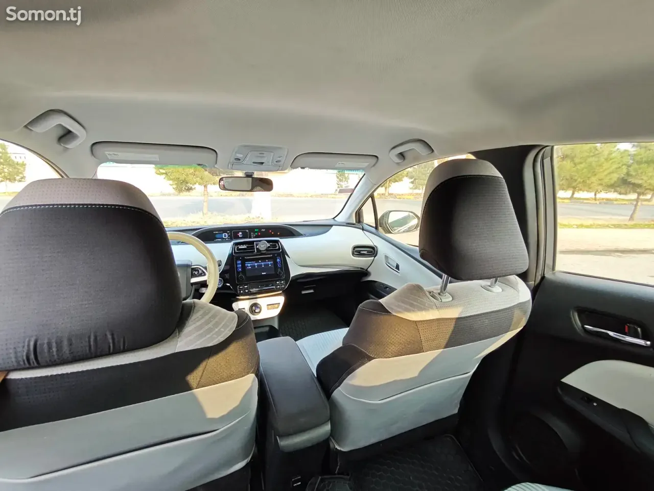 Toyota Prius 2016 · 1.8 AT