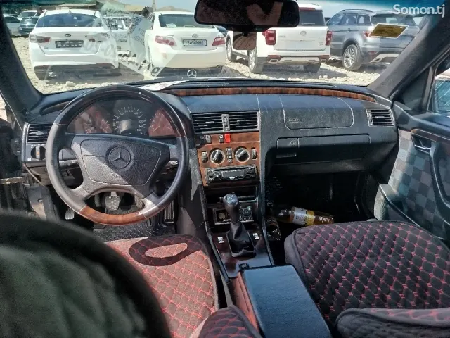 Mercedes-Benz C class 1995 · 1.8 MT