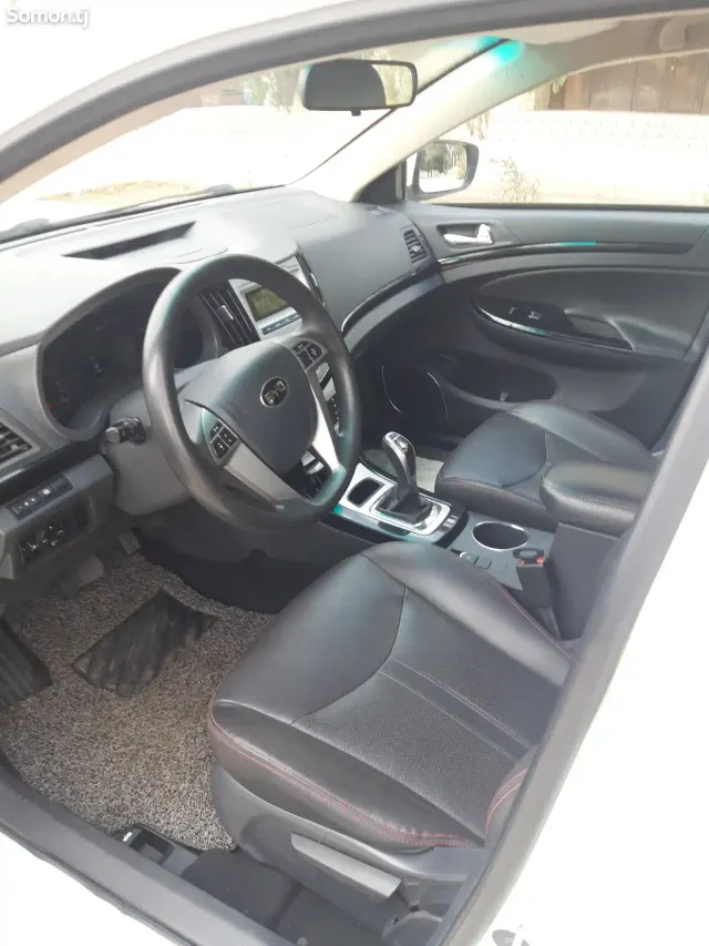 BYD E3 2019 · AT