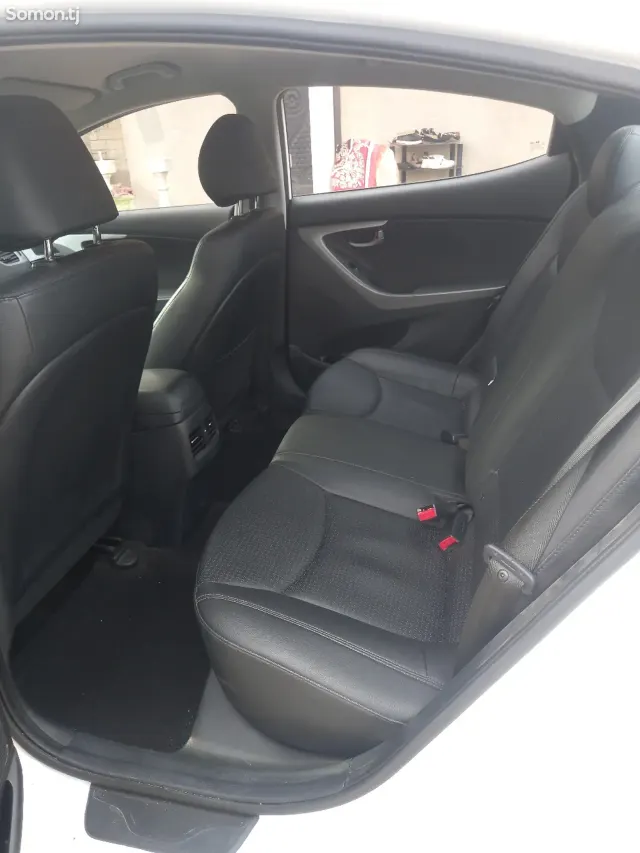 Hyundai Avante 2014 · 1.6 AT