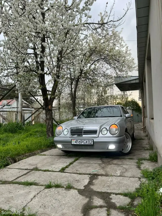 Mercedes-Benz E class 1996 · 2.2 MT