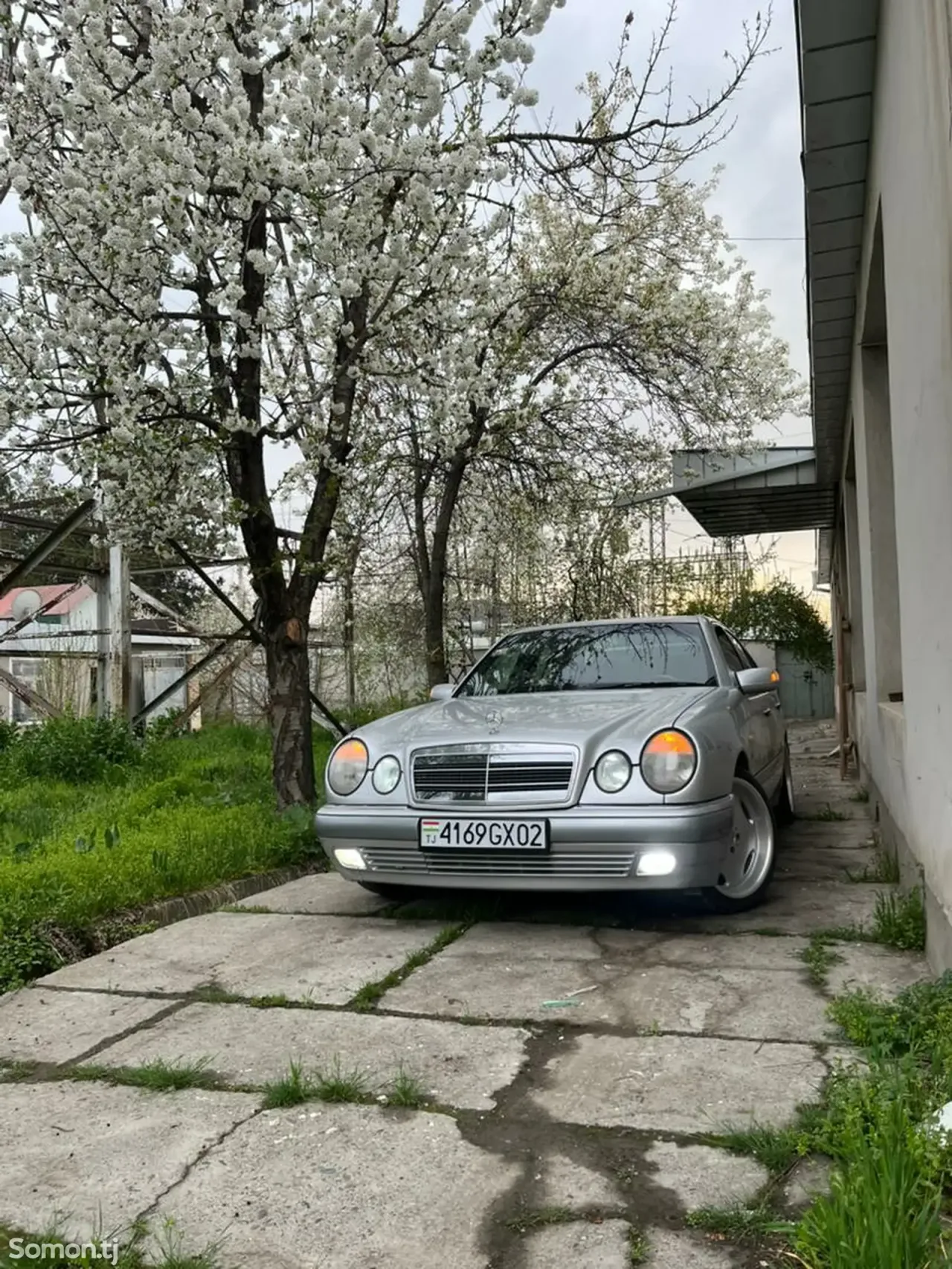 Mercedes-Benz E class 1996 · 2.2 MT