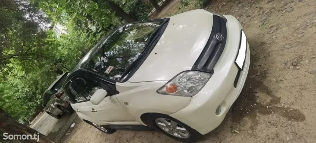 Toyota Ist 2005 · 1.3 AT