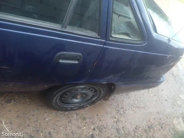 Daewoo Nexia 1998 · 1.6 MT