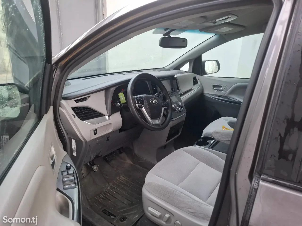 Toyota Sienna 2017 · 3.5 AT