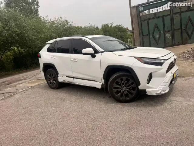 Toyota RAV 4 2021 · 2.5 AT