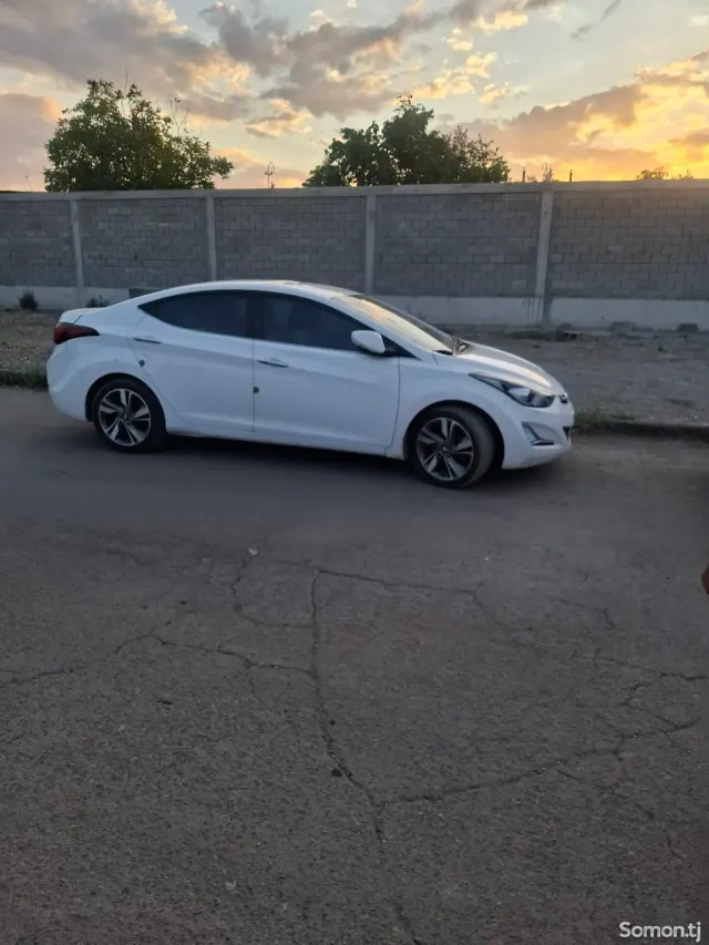 Hyundai Avante 2014 · 1.6 AT