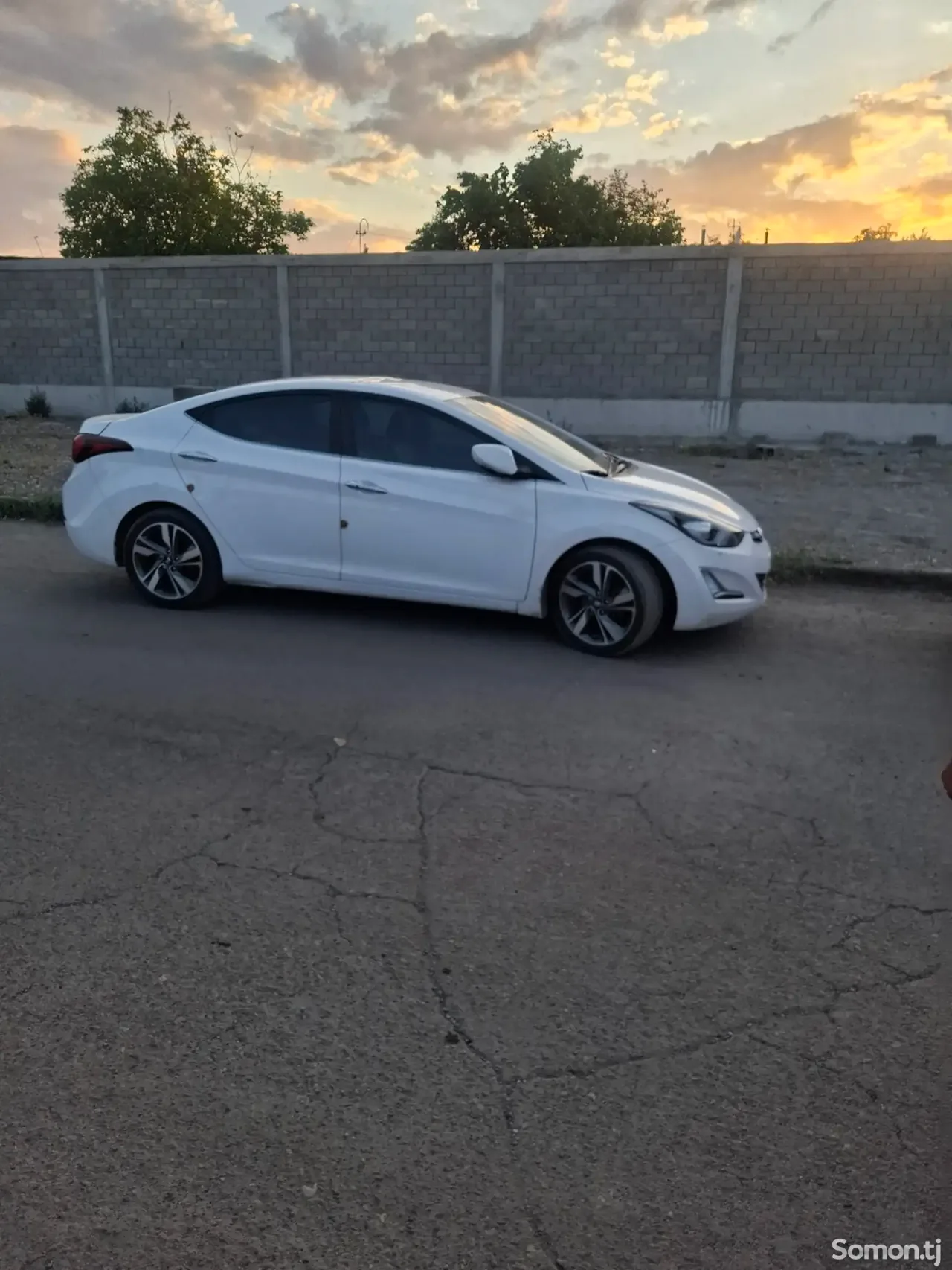 Hyundai Avante 2014 · 1.6 AT