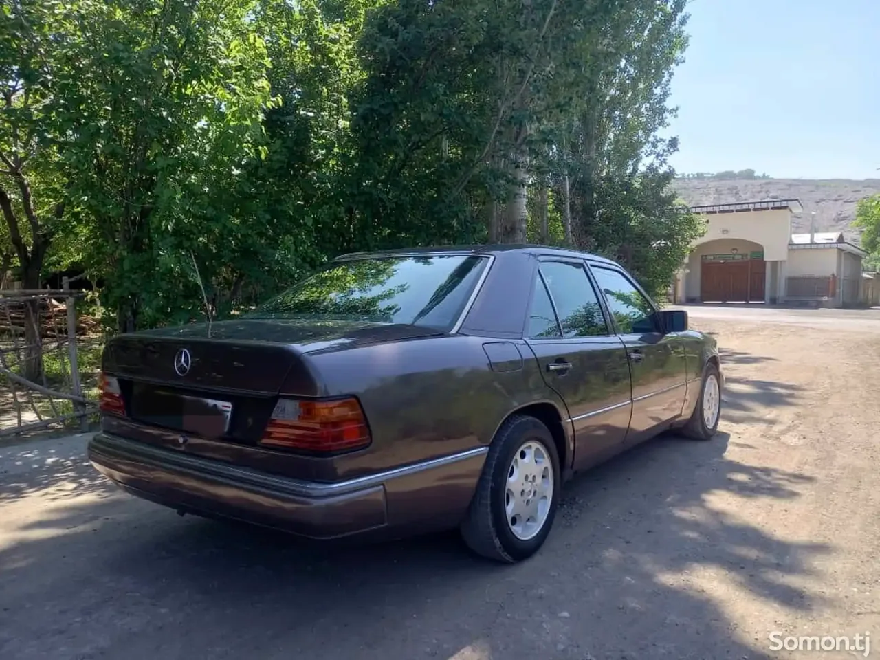 Mercedes-Benz W124 1992 · 2.0 MT