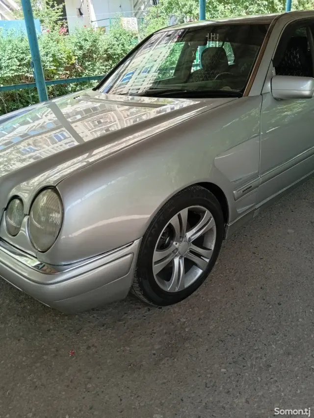 Mercedes-Benz E class 1999 · 2.4 AT