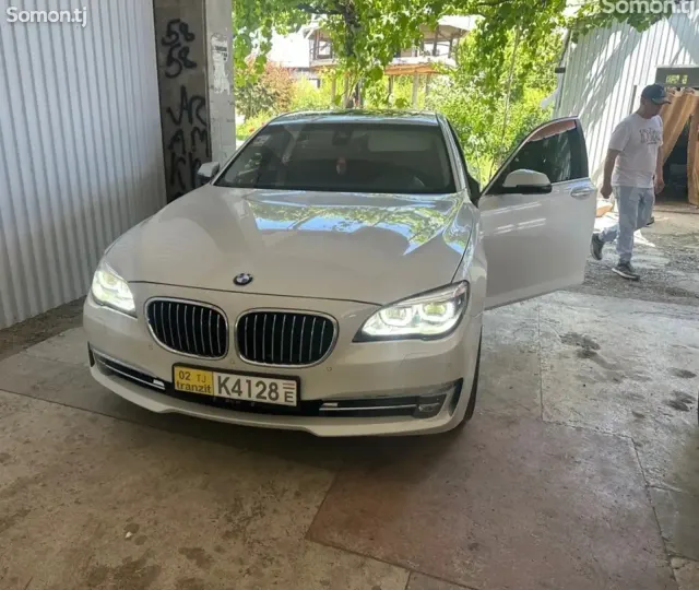 BMW 7 series 2015 · 4.0 AT