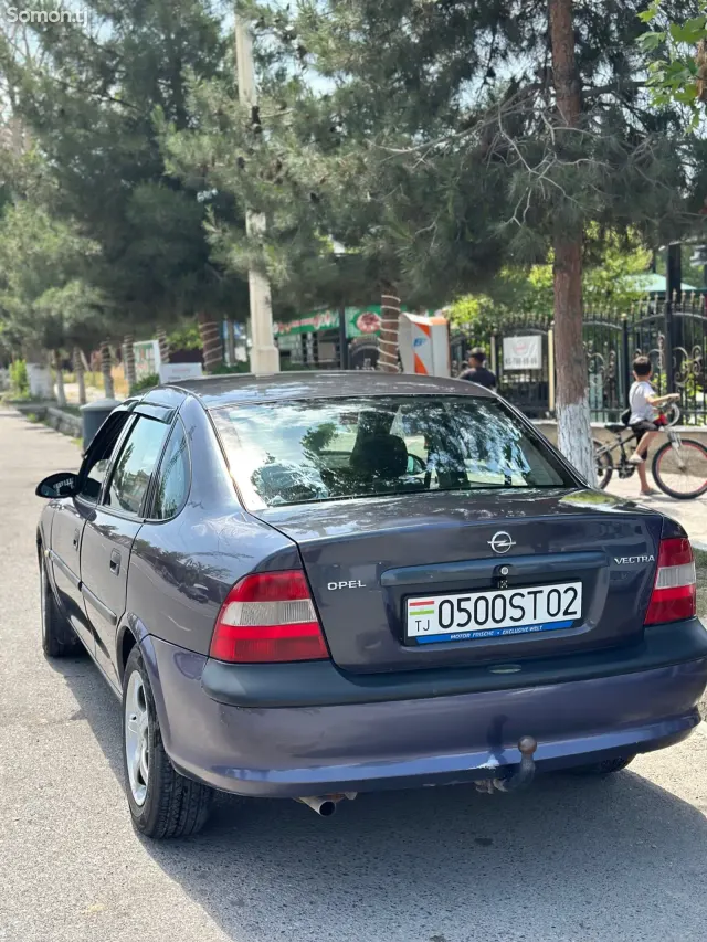 Opel Vectra B 1996 · 1.6 MT
