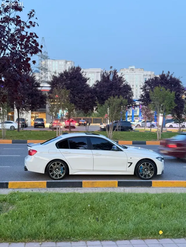 BMW 3 series 2014 · 2.0 AT
