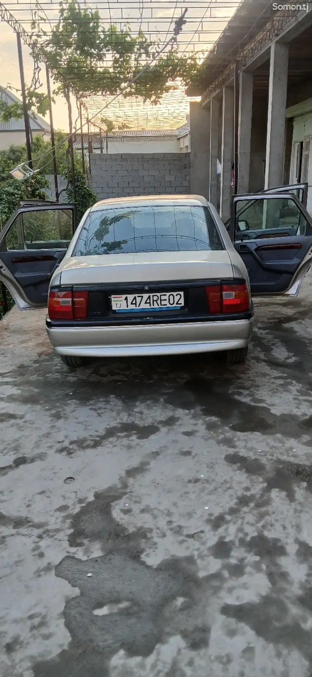 Opel Vectra A 1993 · 1.8 MT