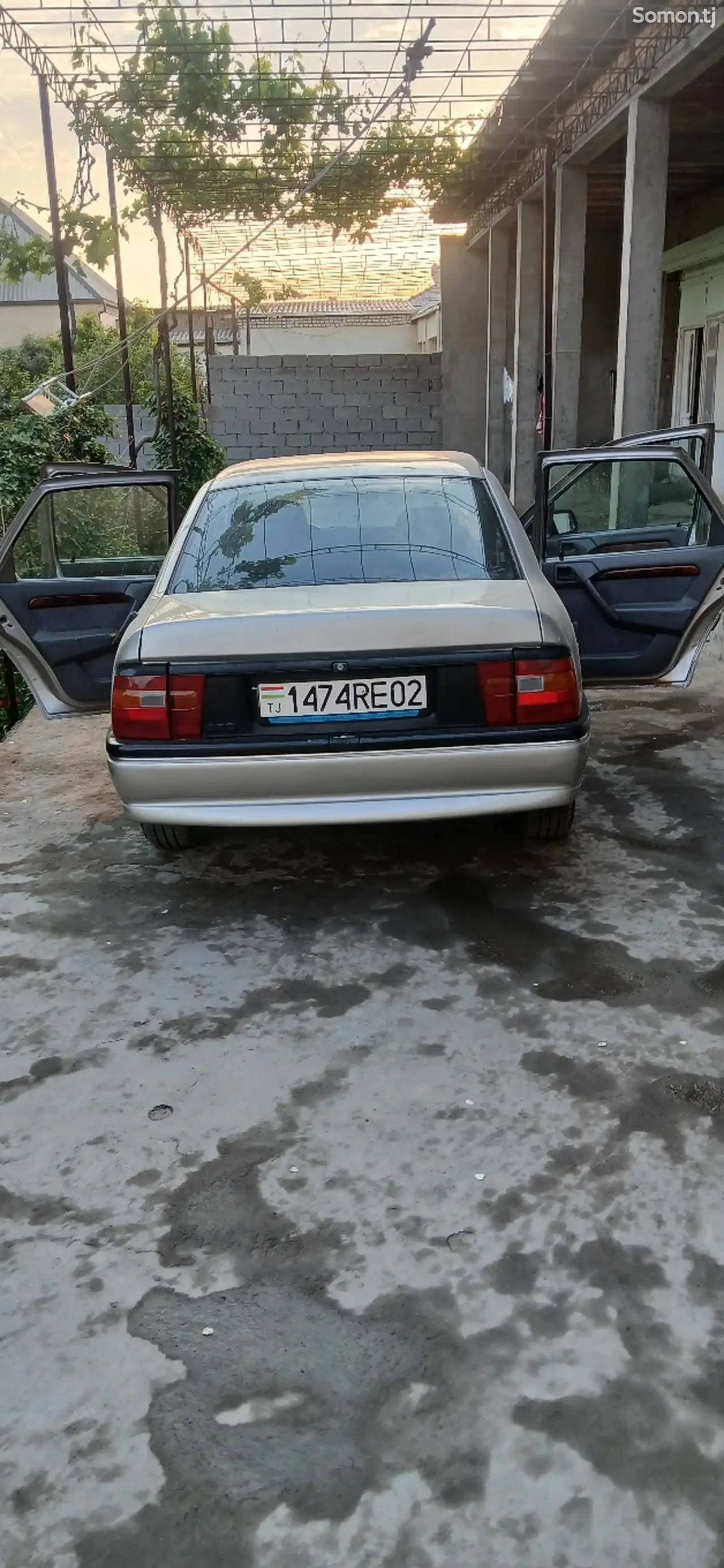 Opel Vectra A 1993 · 1.8 MT
