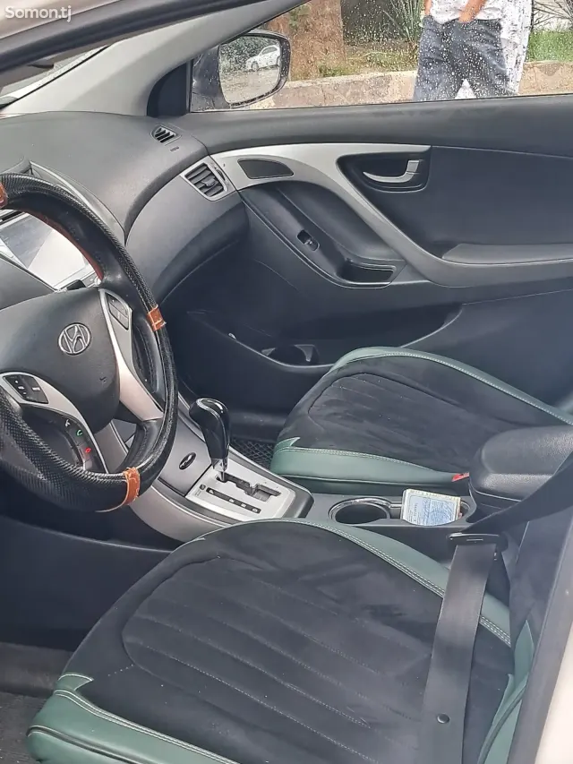 Hyundai Avante 2011 · 1.6 AT