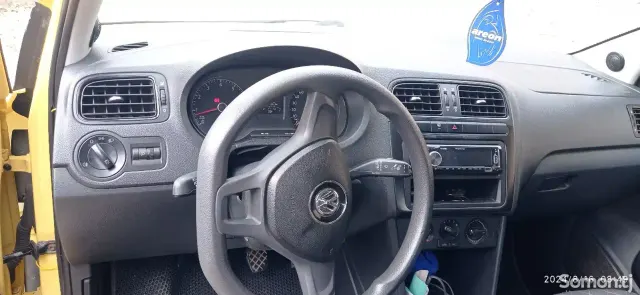 Volkswagen Polo 2018 · 1.6 MT