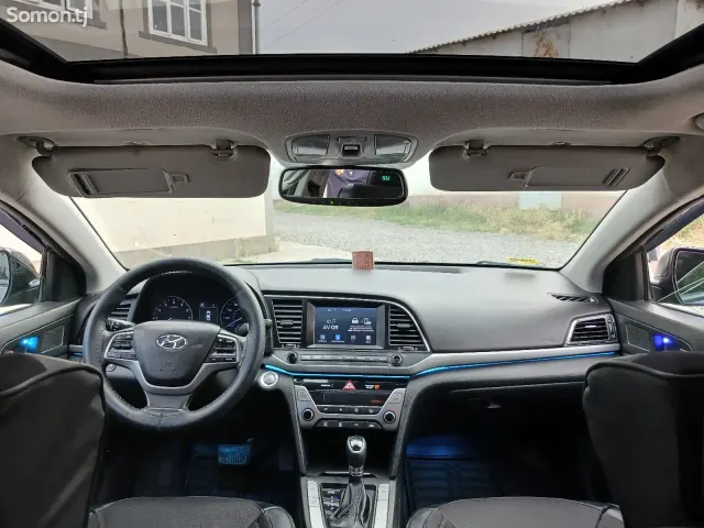 Hyundai Elantra 2017 · 1.8 AT
