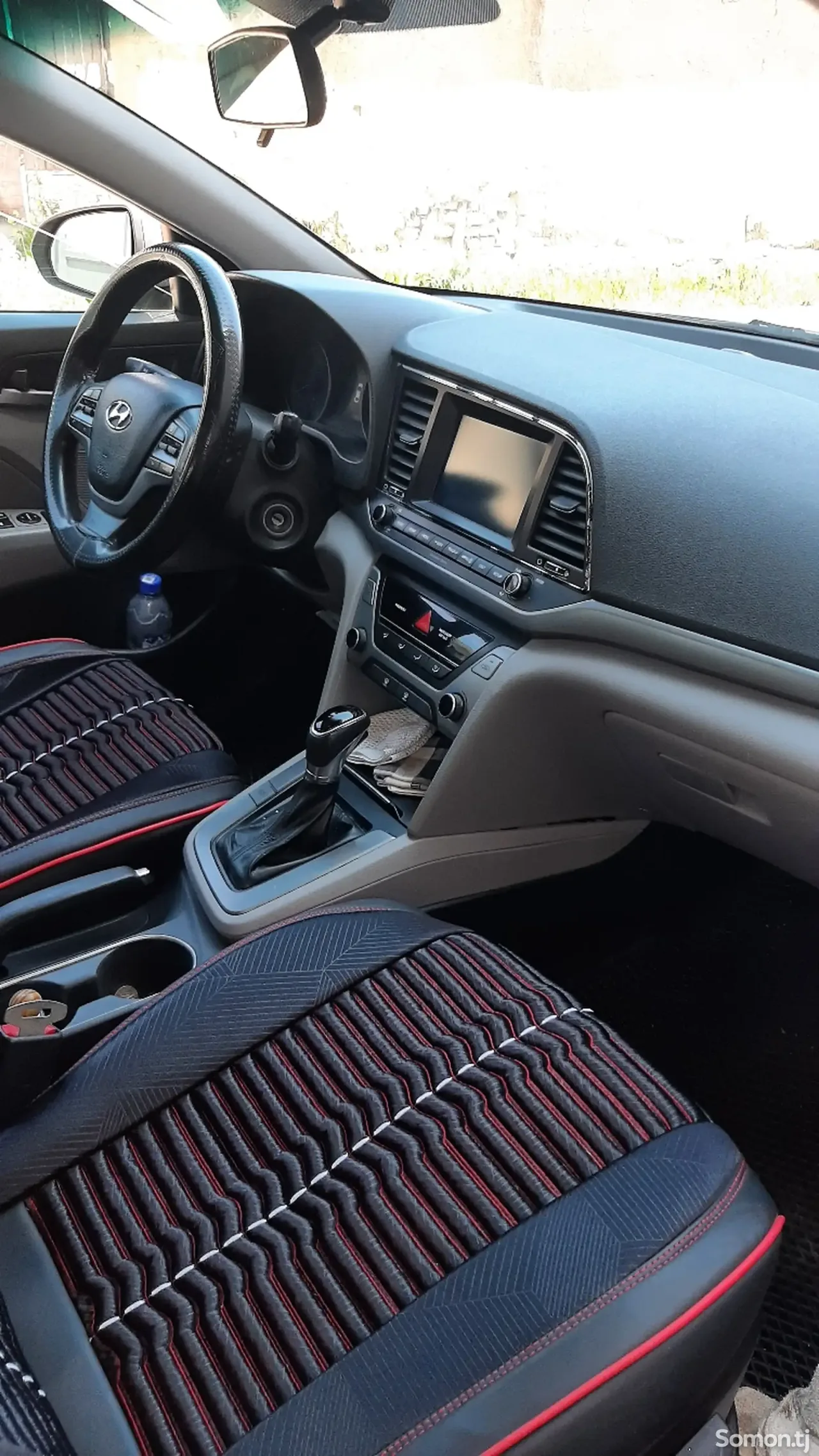 Hyundai Elantra 2018 · 2.0 AT