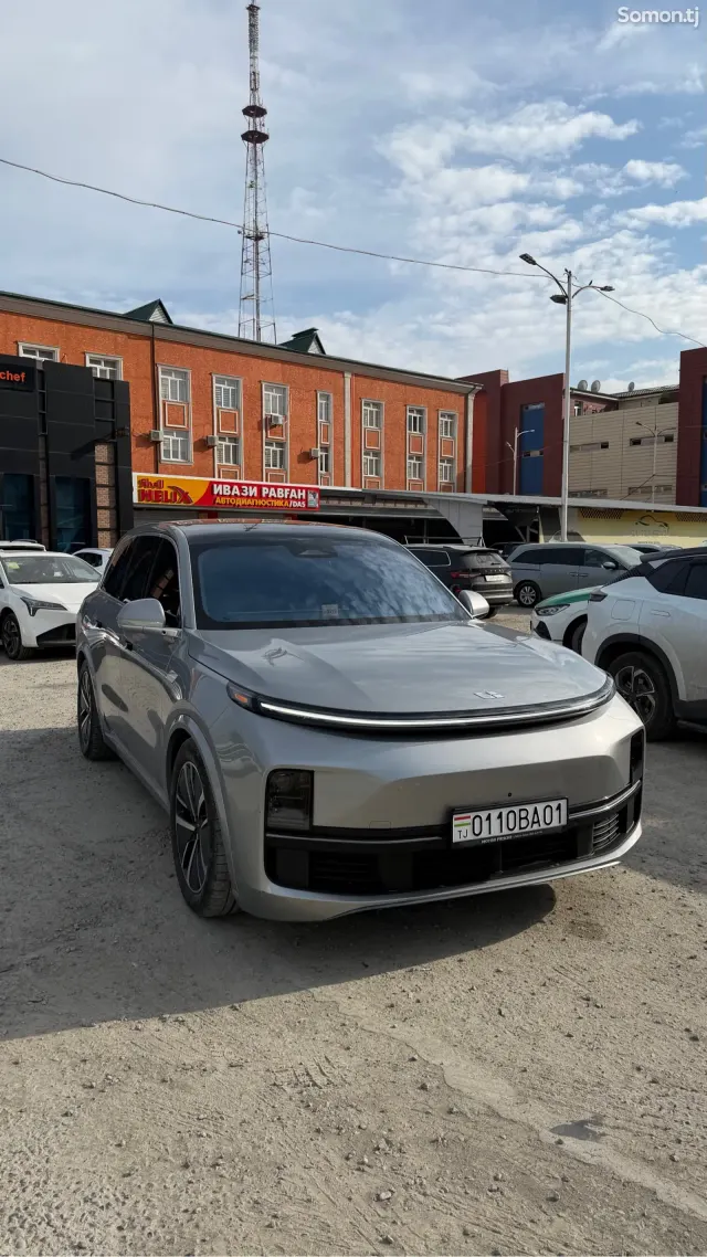 Li Auto (Lixiang) L8 2023 · AT