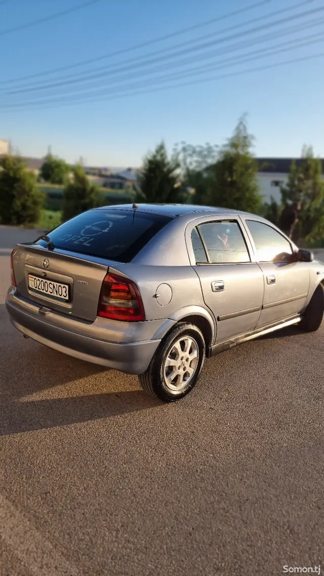 Opel Astra G 2001 · 1.6 MT